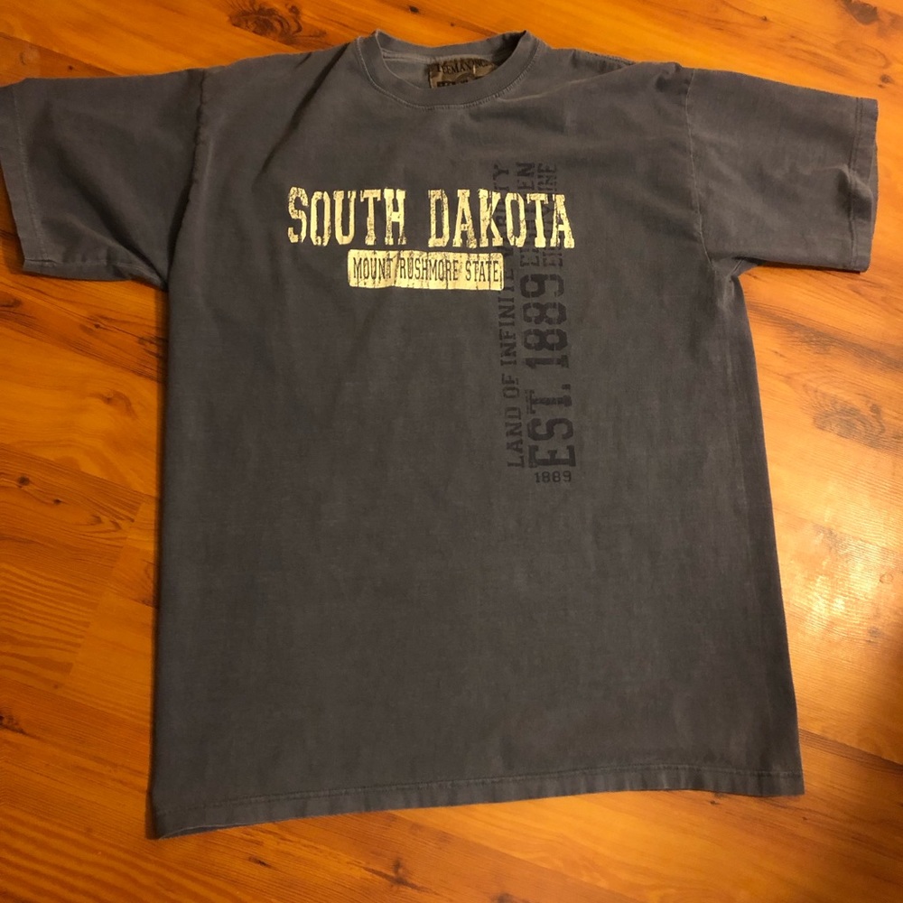 NWOT • South Dakota shirt